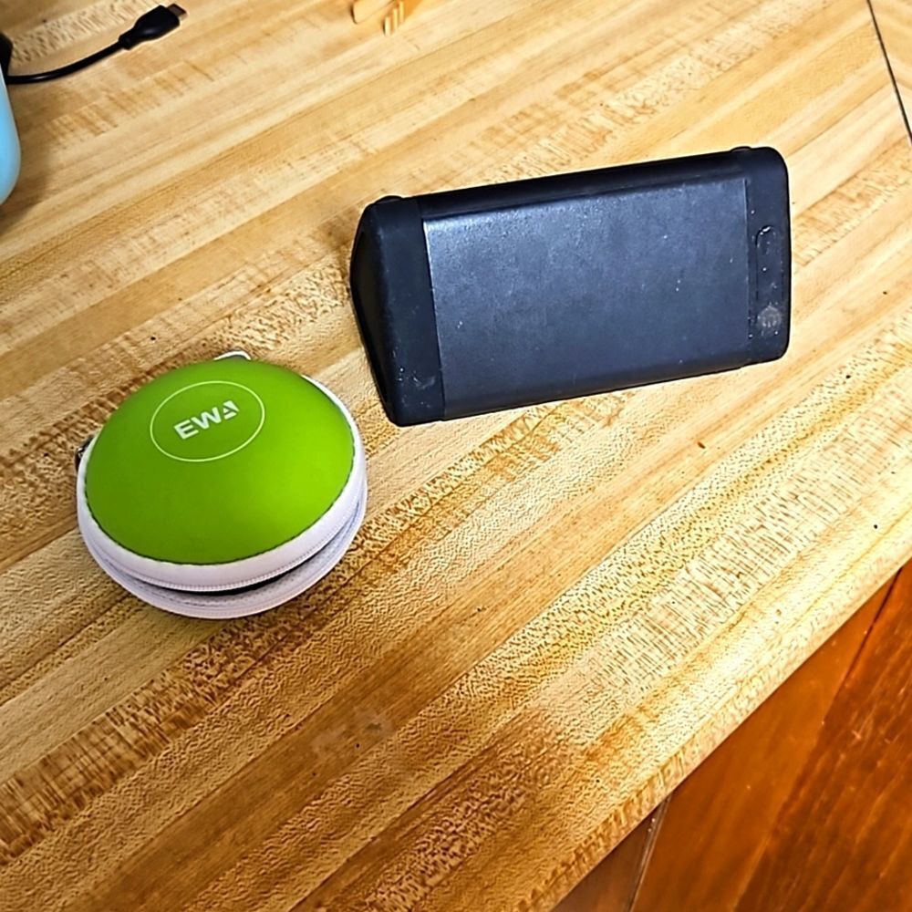 🔥🔥🔥2 Bluetooth speaker!!